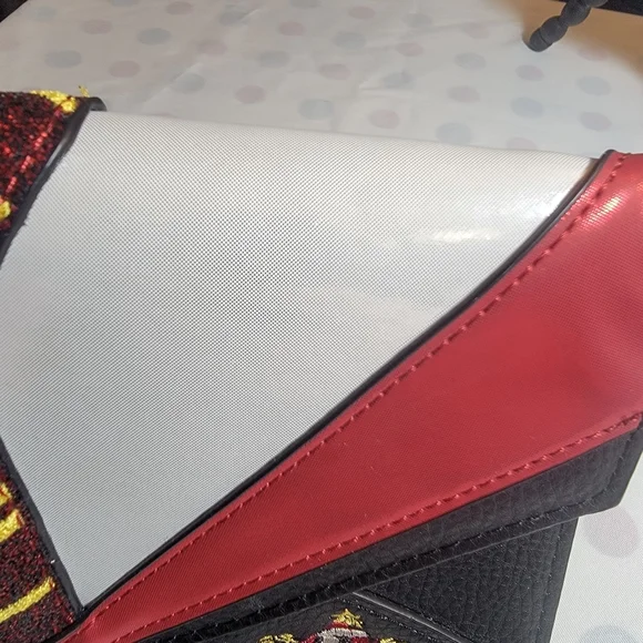 Danielle Nicole Harry Potter Gryffindor Uniform Clutch Purse - Picture 5 of 13